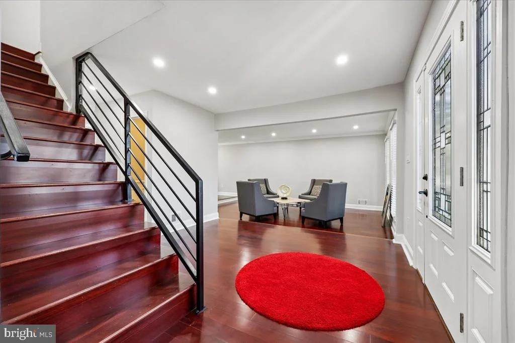 Photo of 6 CRESTVIEW COURT