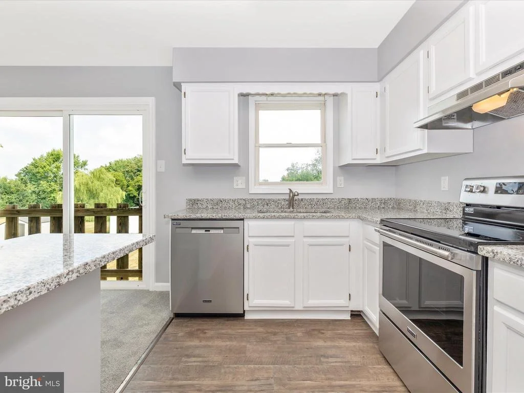 Photo of 1589 SMILEY DRIVE