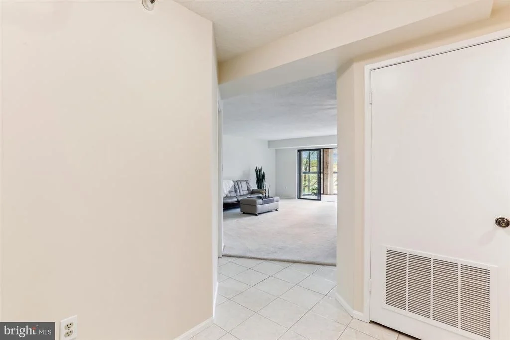 Photo of Unit 1424 at 15101 INTERLACHEN DRIVE