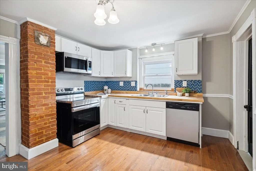 Photo of 218 5TH STREET W