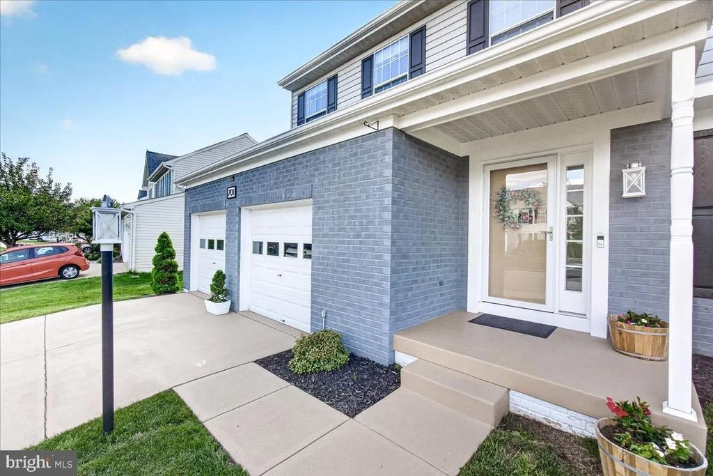 Photo of 701 ANGELWING LANE