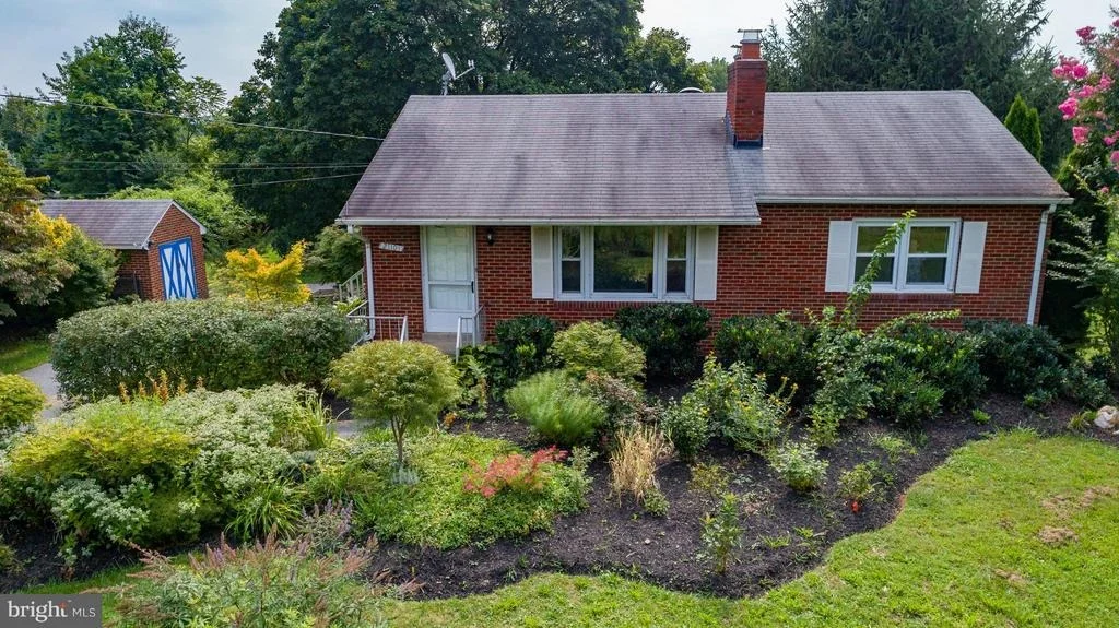 Photo of 21101 CLARKSBURG ROAD