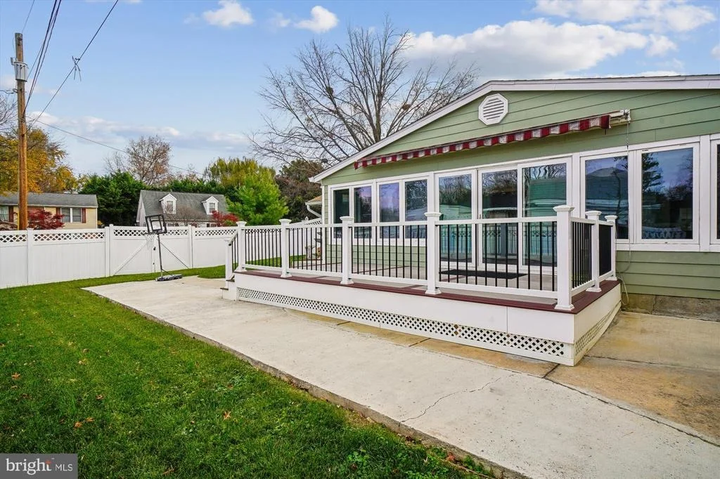 Photo of 417 WHITE OAK PLACE