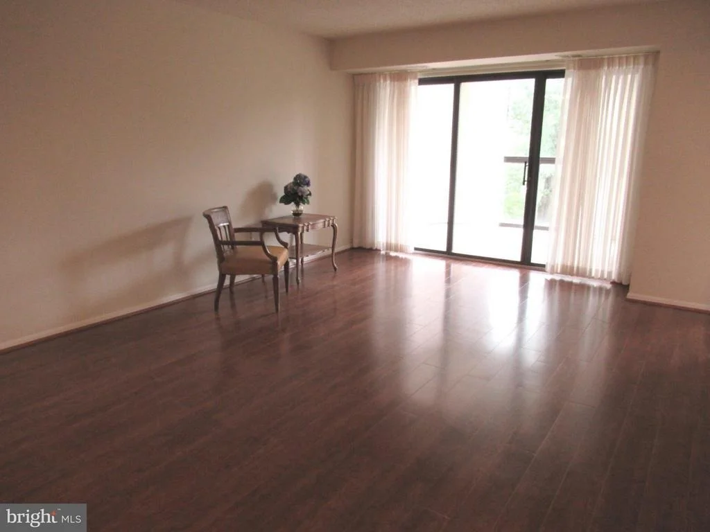 Photo of Unit 1422 at 15101 INTERLACHEN DRIVE