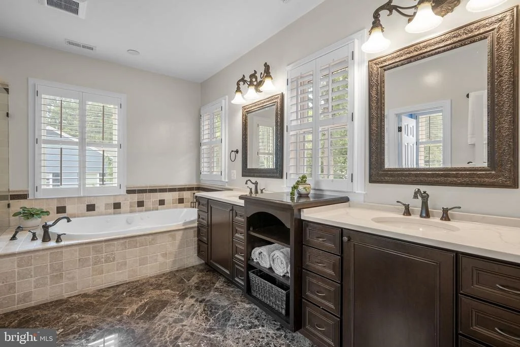 Photo of 710 WOODSIDE PARKWAY