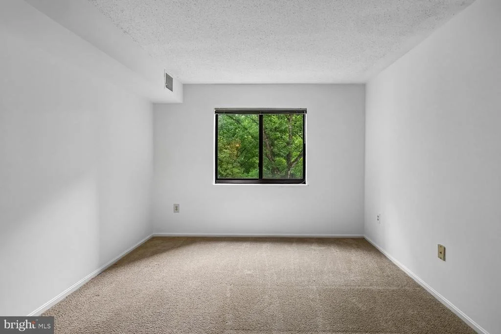 Photo of Unit 4702 at 15100 INTERLACHEN DRIVE