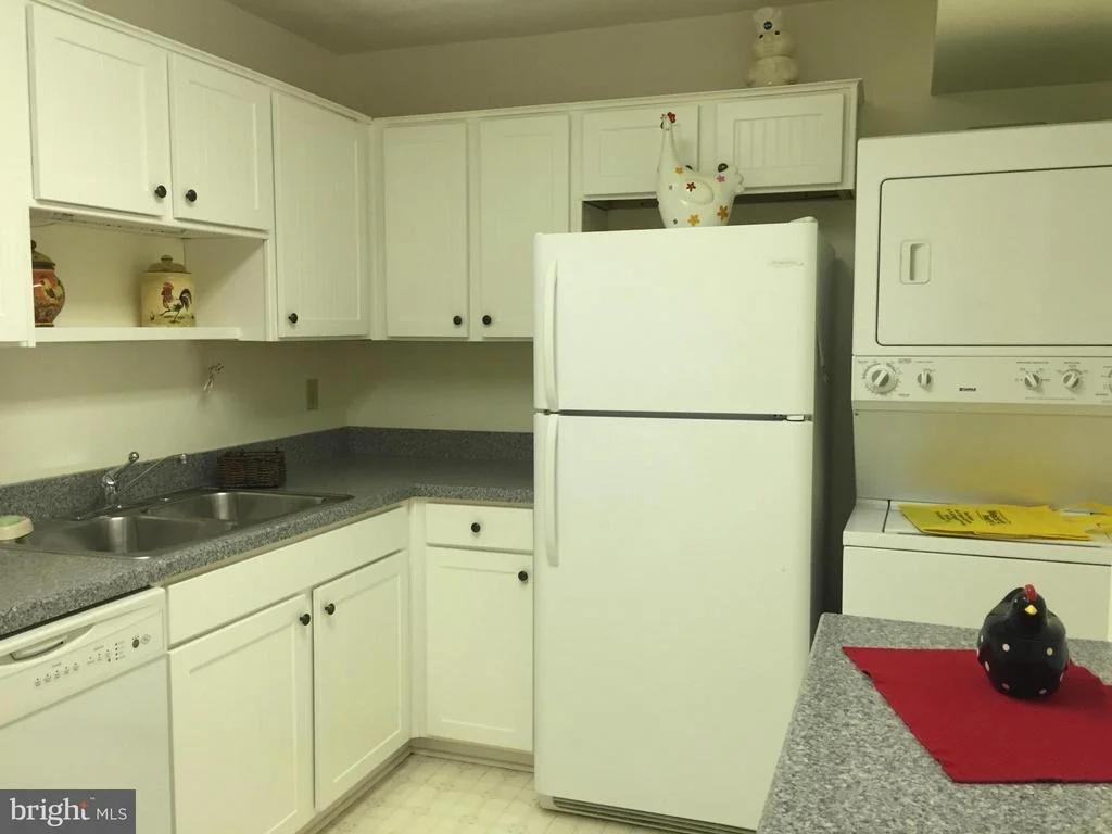 Photo of Unit 11015 at 15101 INTERLACHEN DRIVE