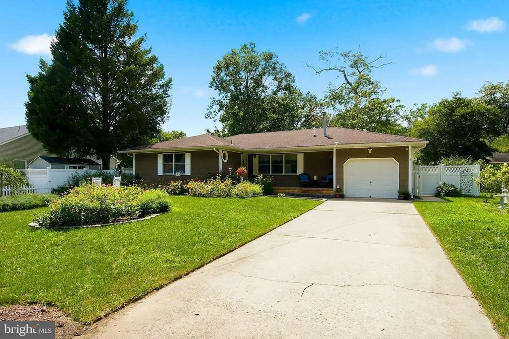 Photo of 2215 LONGWOOD DRIVE