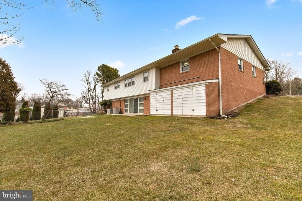 Photo of 2725 WOODEDGE ROAD