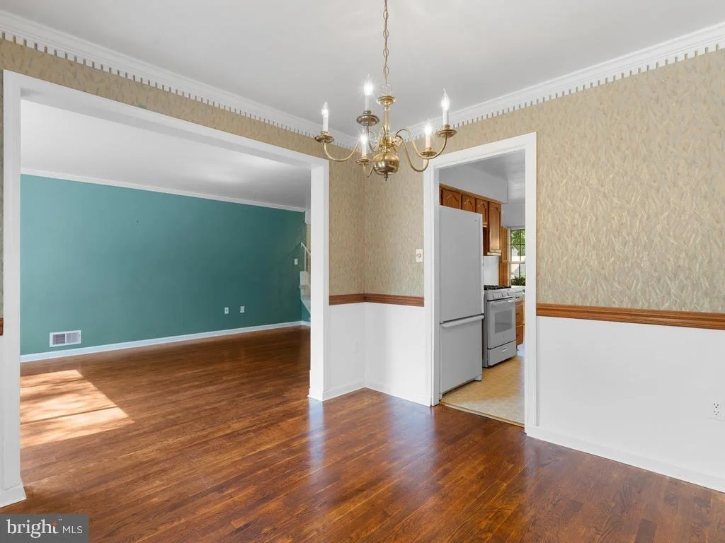 Photo of 19509 DUBARRY DRIVE
