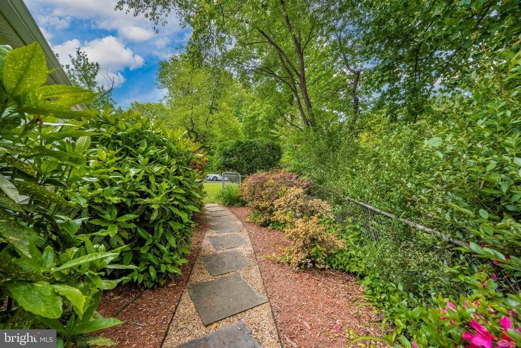 Photo of 1101 ROSWELL DRIVE