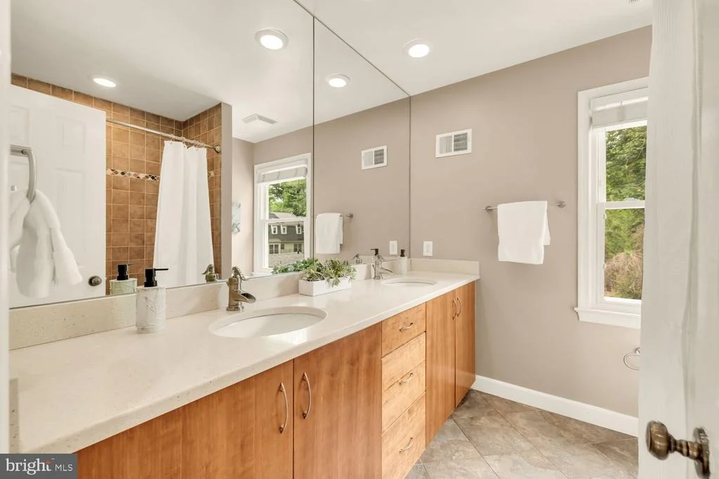 Photo of 12114 GREENLEAF AVENUE