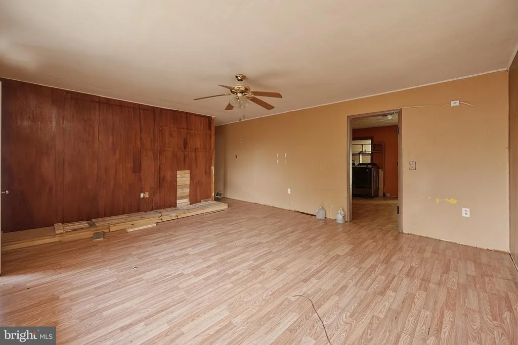 Photo of 828 LEE ROAD