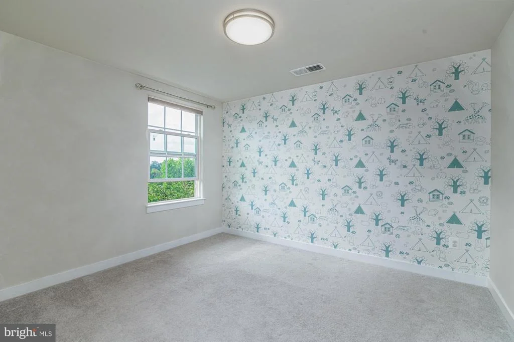 Photo of 405 POTOMAC VIEW PARKWAY