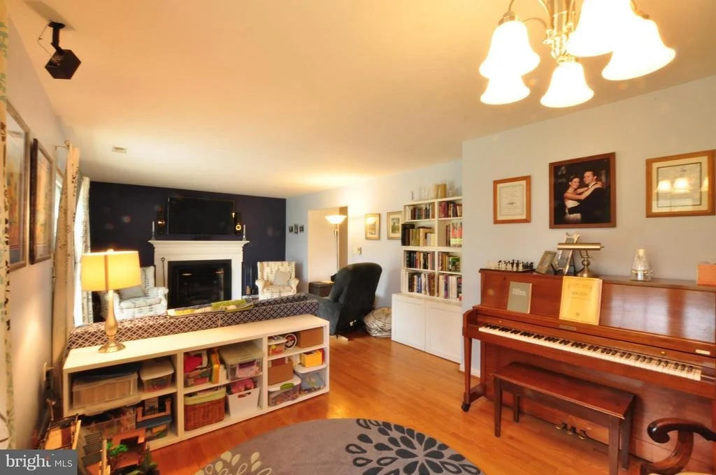 Photo of 10121 JOHNS DRIVE