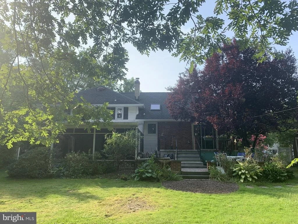 Photo of 1006 CRESTOVER ROAD