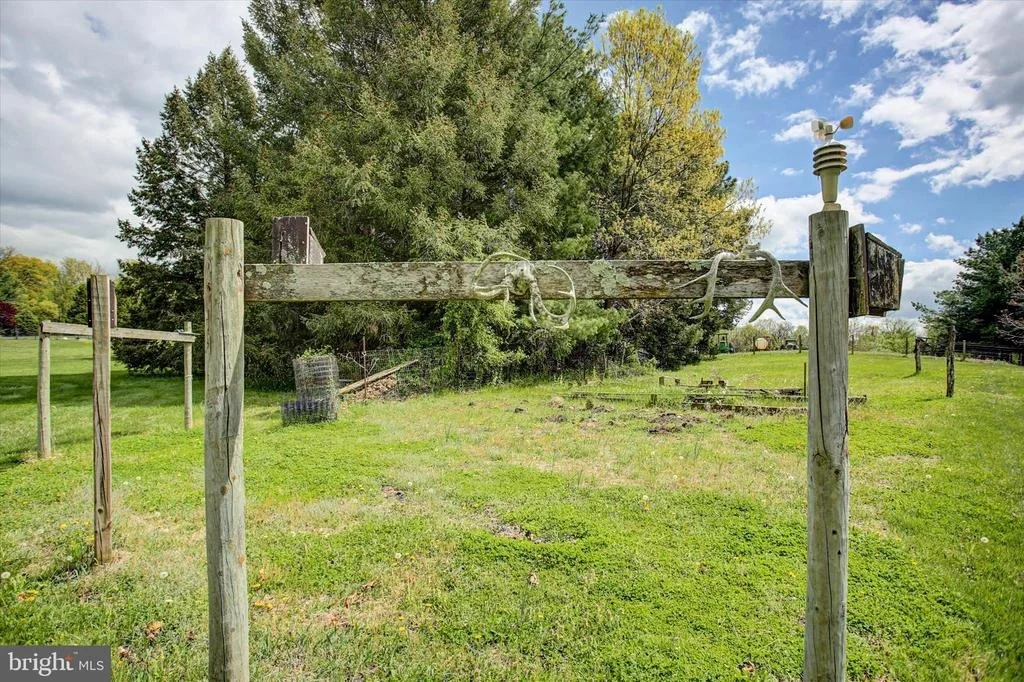 Photo of 8001 MAPLEVILLE ROAD