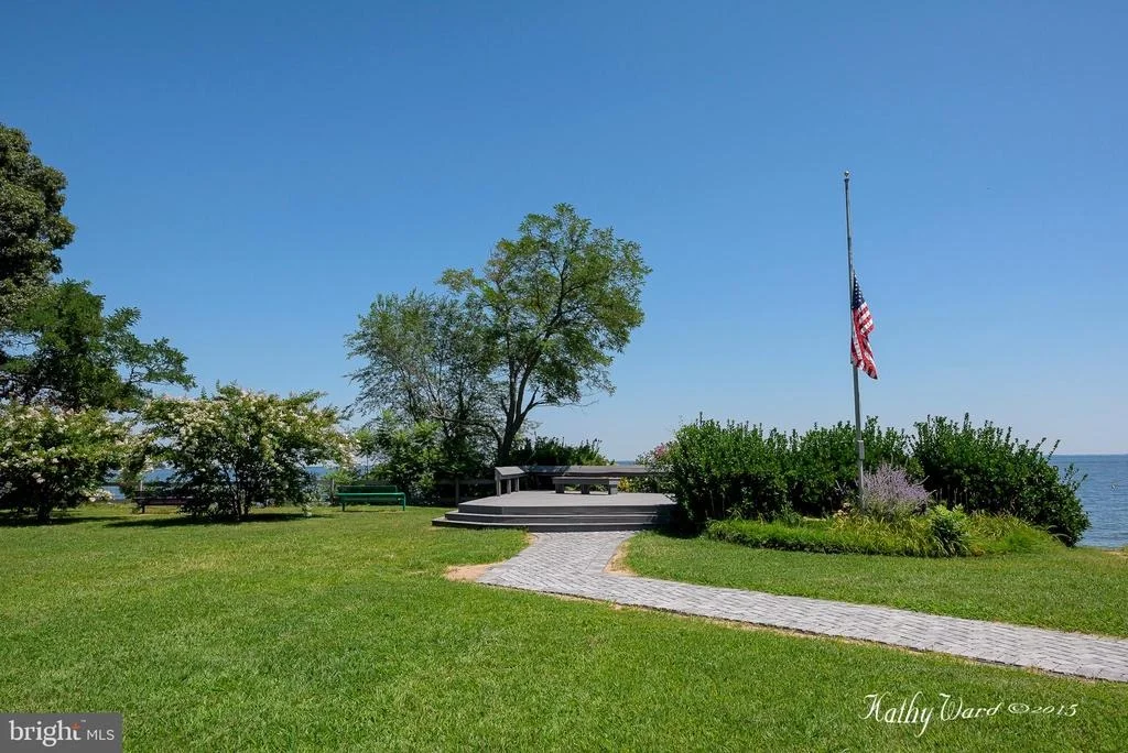 Photo of 982 HIGHPOINT DRIVE
