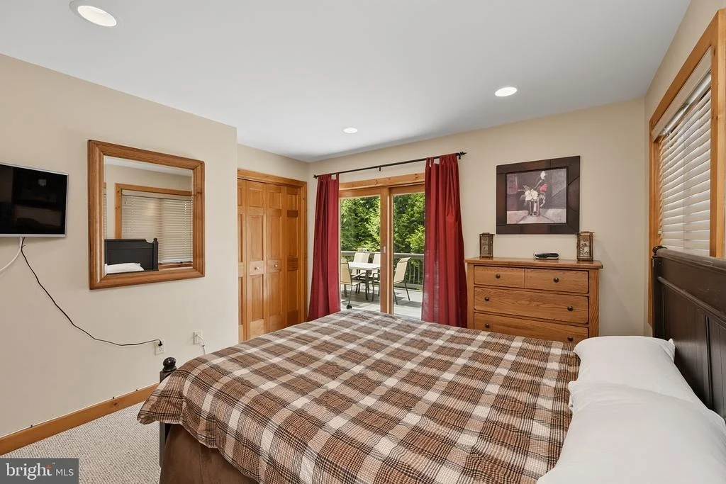 Photo of 250 LAKE POINTE DRIVE