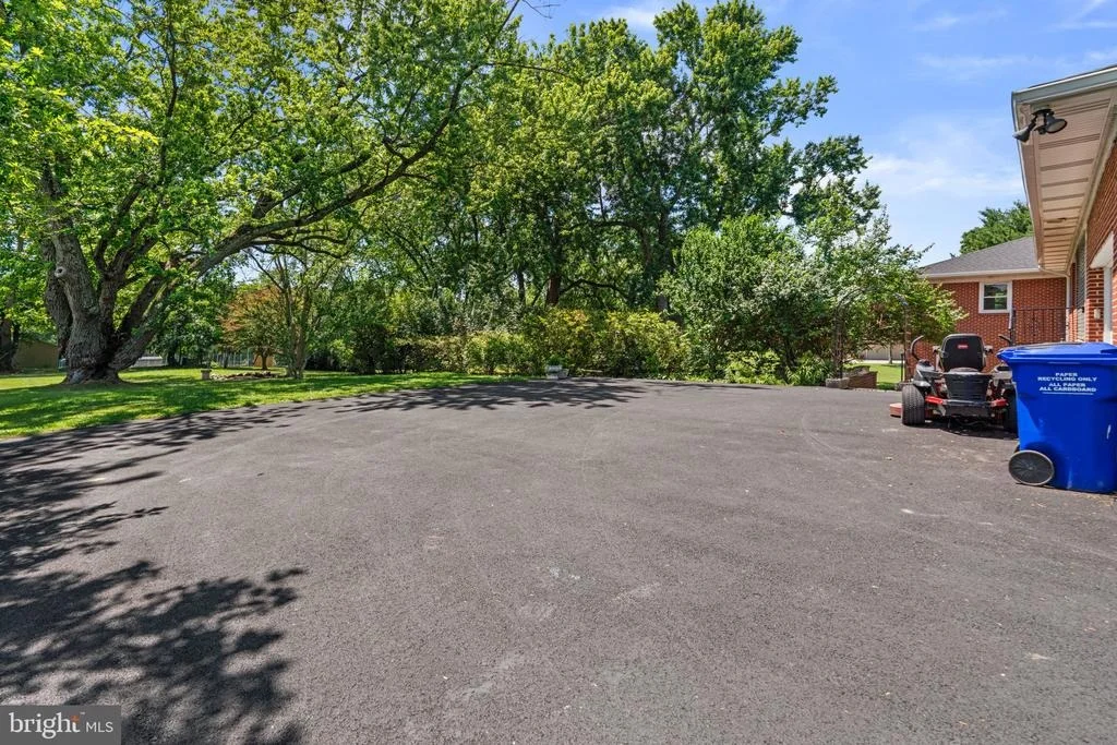 Photo of 18015 MUNCASTER ROAD