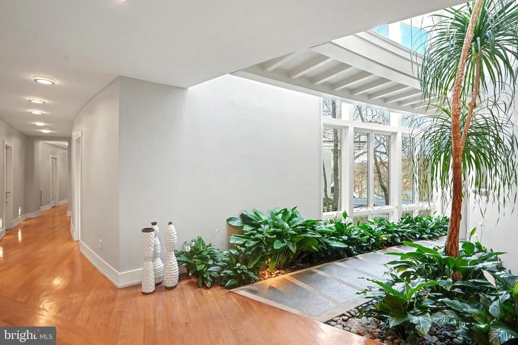 Photo of 1100 CREST LANE