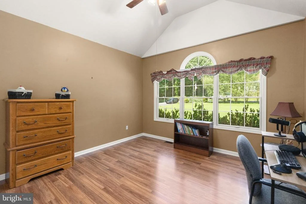Photo of 32 HAMILTON