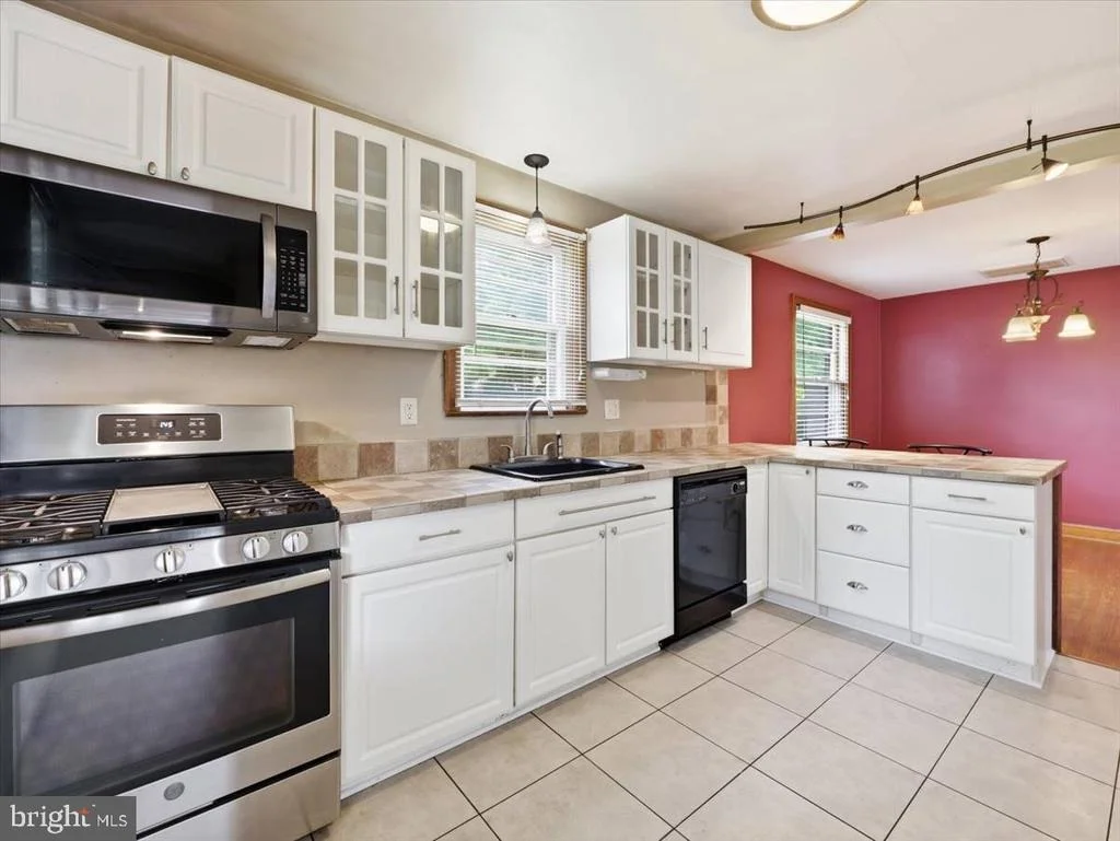 Photo of 939 VIEW STREET