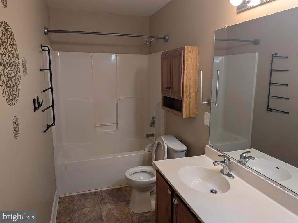 Photo of 823 WOODCREST LOOP