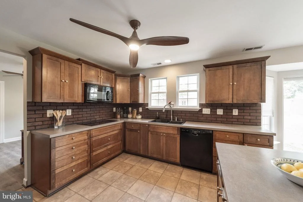 Photo of 8135 HIGHPOINT ROAD
