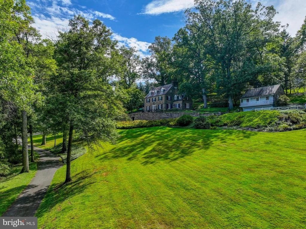 Photo of 1860 CIRCLE ROAD