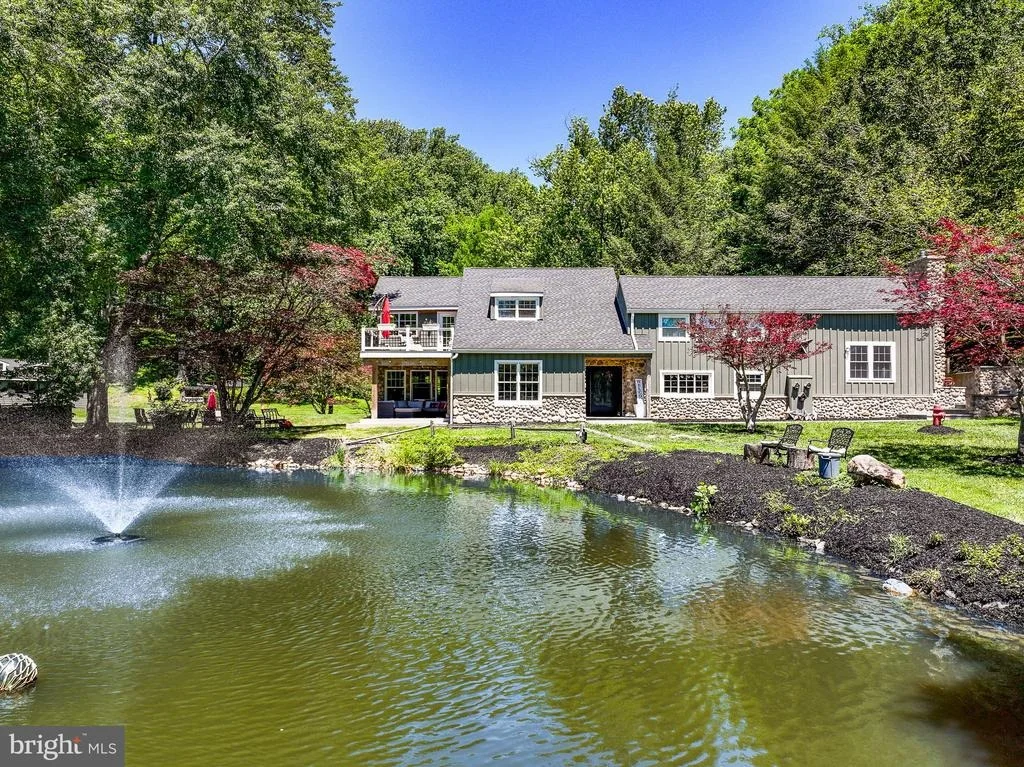 Photo of 2310 PUTNAM ROAD