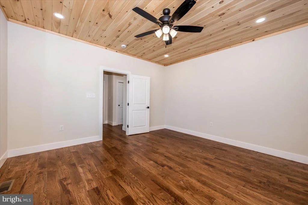 Photo of 460 SHADE TREE LANE