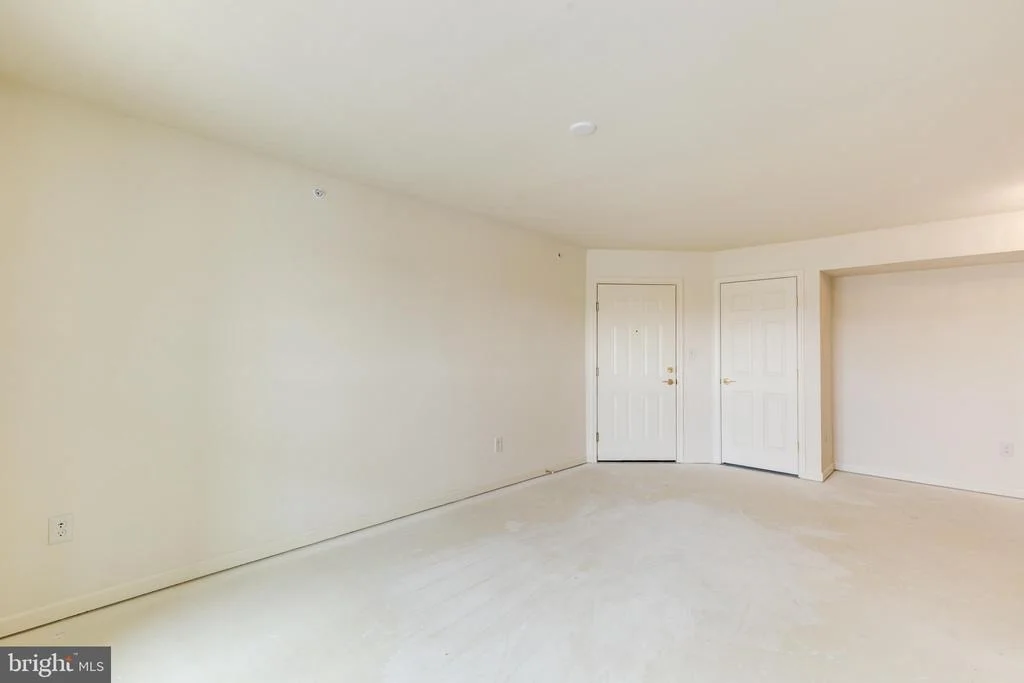 Photo of Unit 2D at 820 WEMBLEY DRIVE