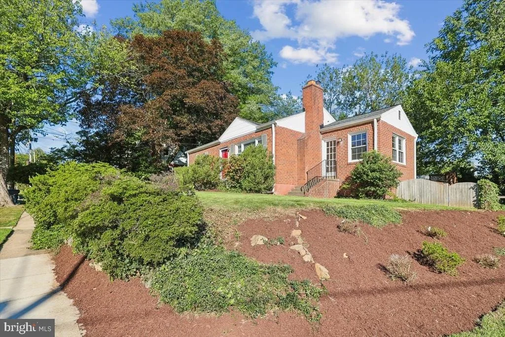 Photo of 1501 CREST ROAD