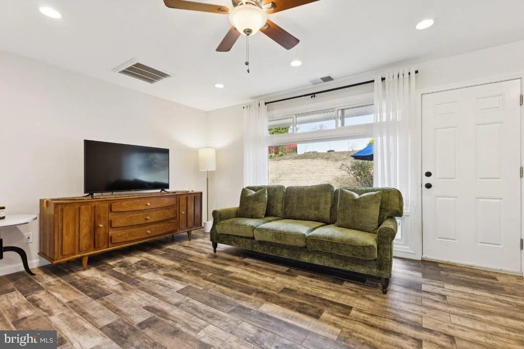 Photo of 7433 BATH STREET