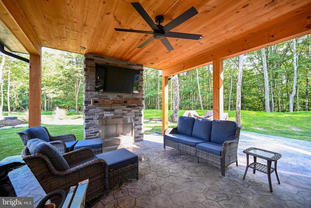 Photo of 15 BYRAN DR