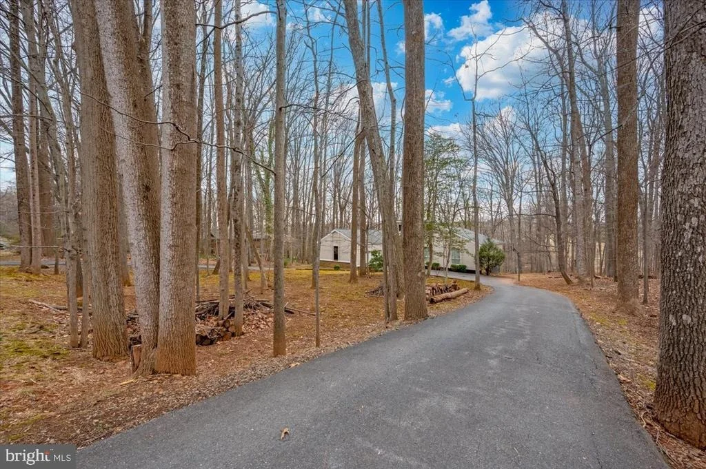 Photo of 10101 LLOYD ROAD