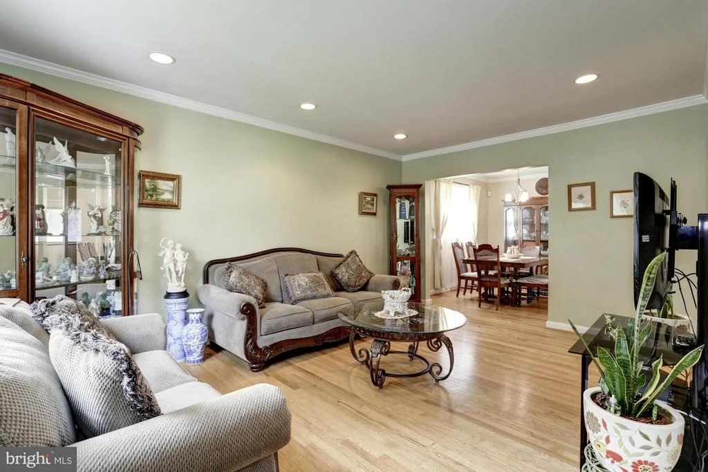 Photo of 1305 OAKVIEW DRIVE