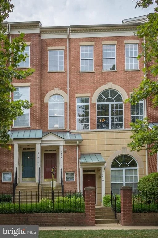Photo of Unit 2128 at 1908 CRESCENT PARK DRIVE