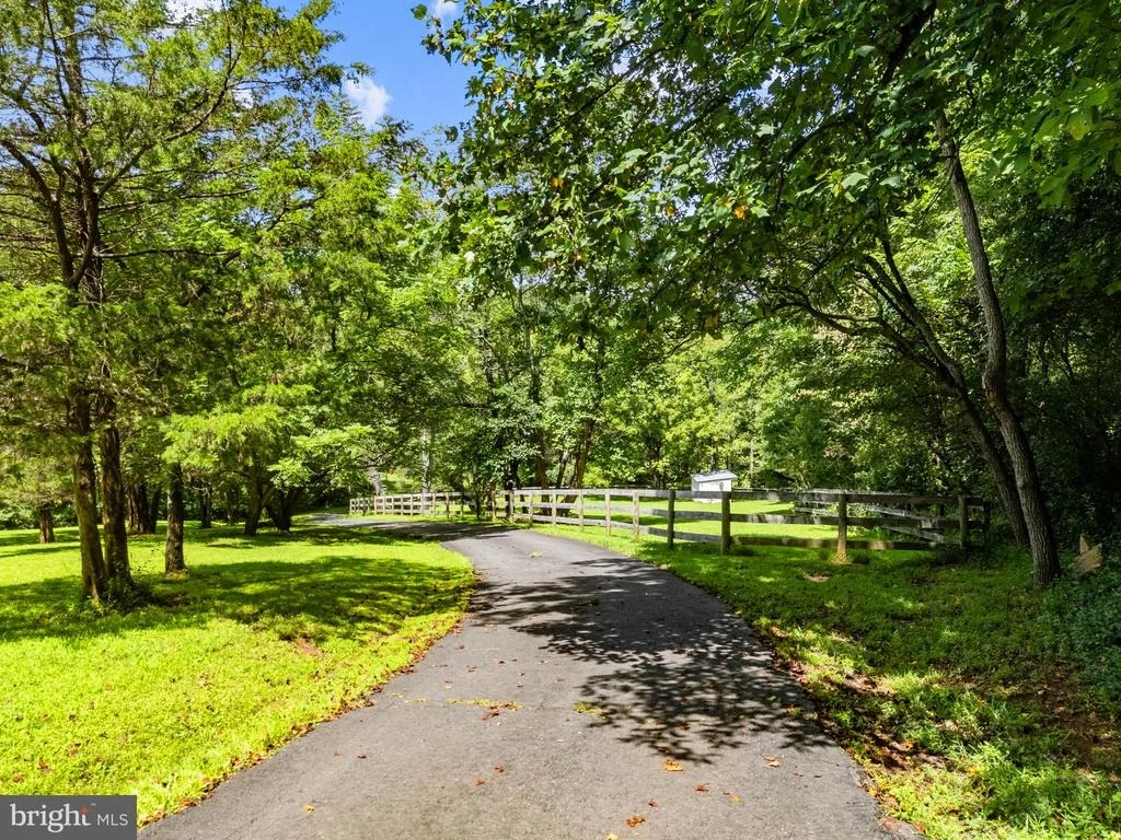 Photo of 39902 THOMAS MILL ROAD