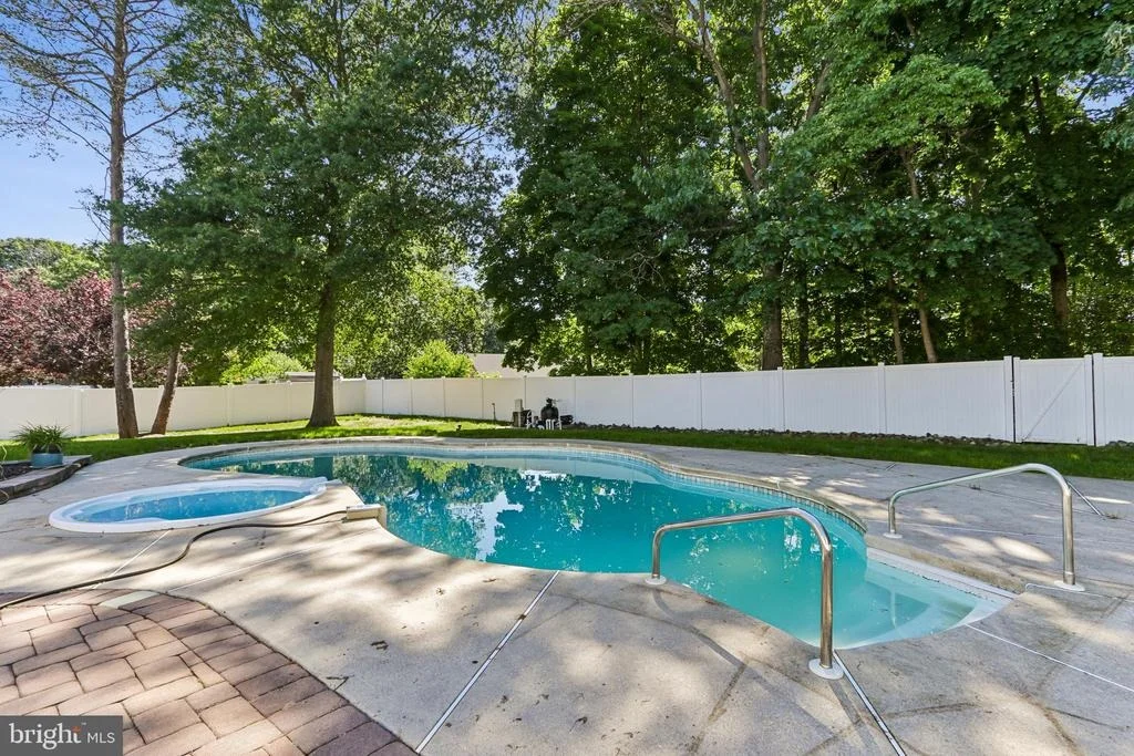Photo of 7 LONGFELLOW LANE