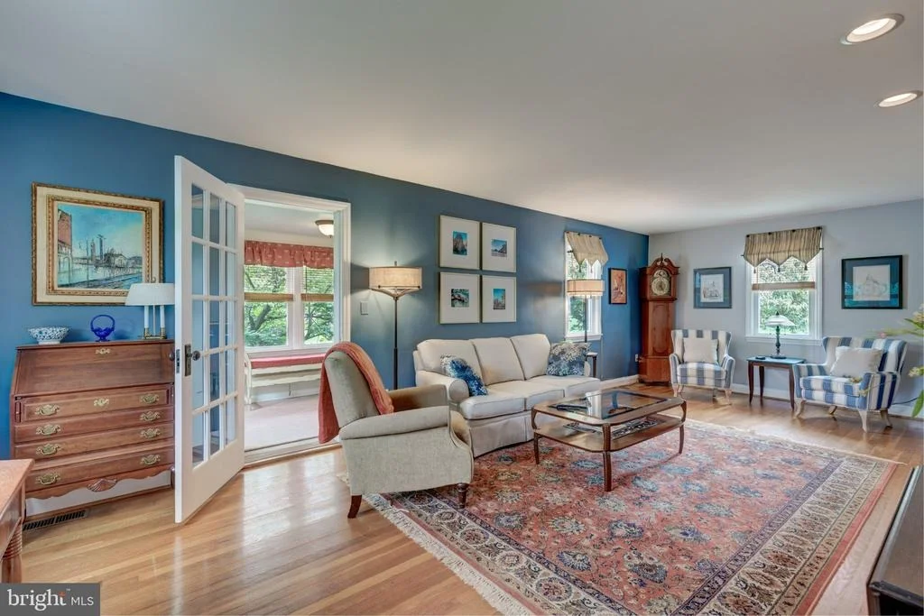 Photo of 701 LONGVIEW AVENUE