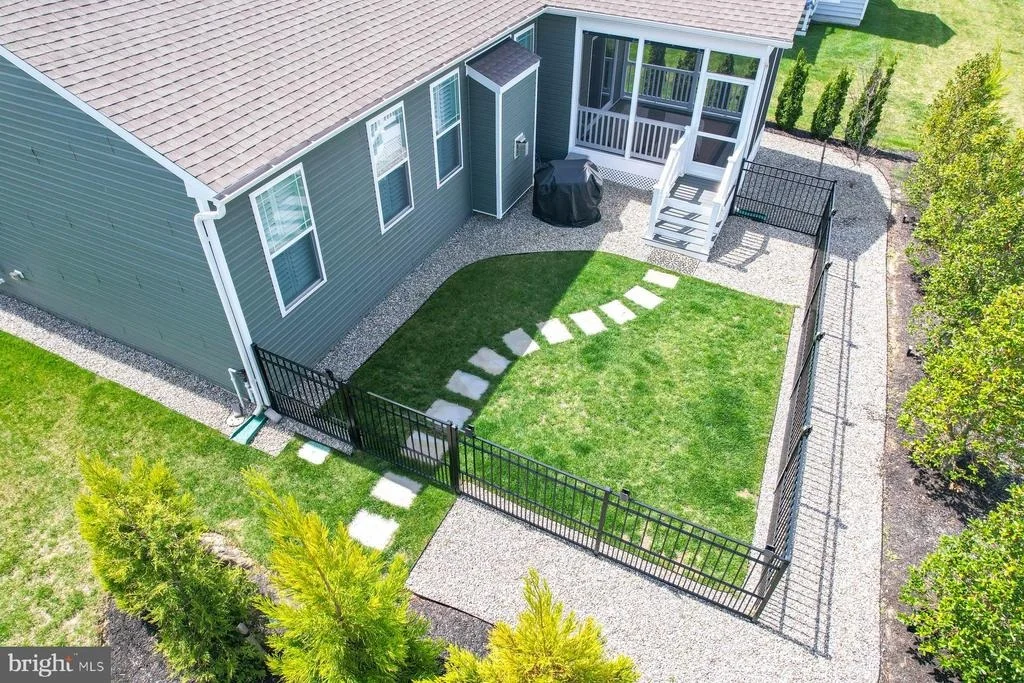 Photo of 25087 TREEVIEW LANE