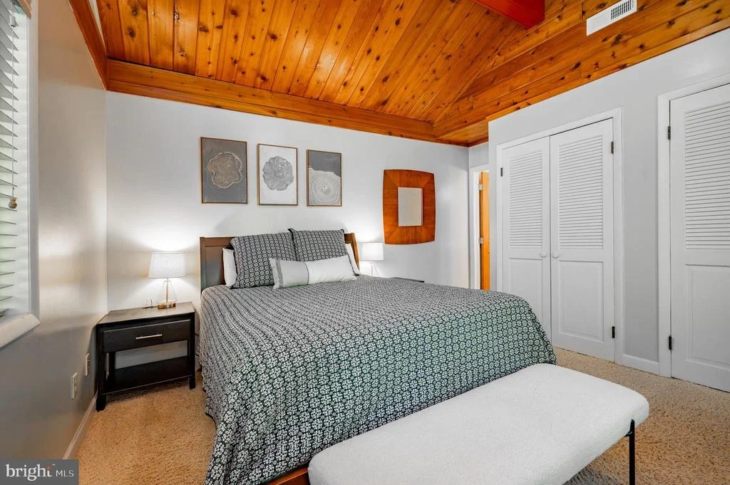Photo of 106 LODGE CIRCLE