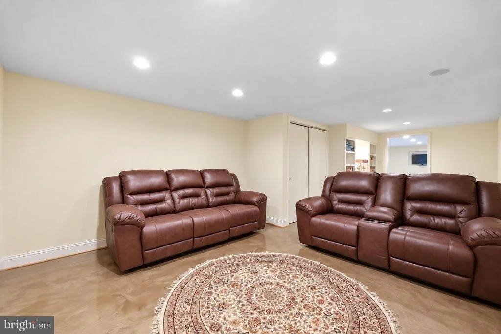Photo of 403 W WILSON BOULEVARD