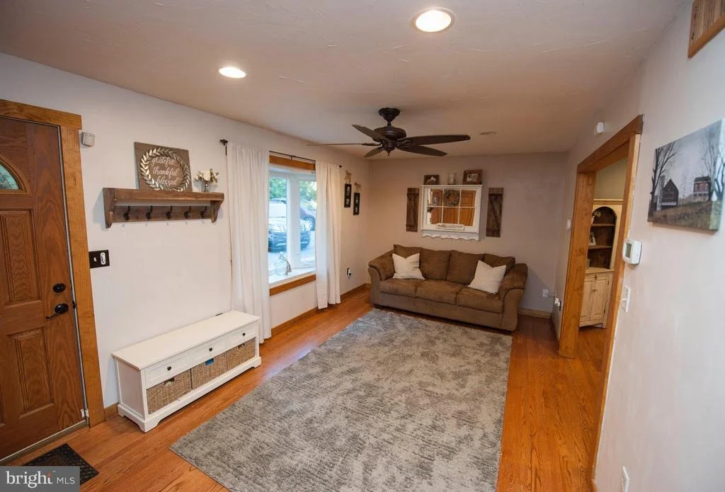 Photo of 828 WILDA DRIVE