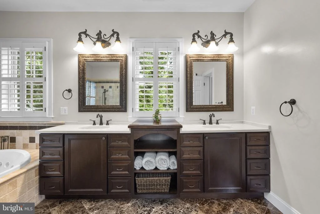 Photo of 710 WOODSIDE PARKWAY