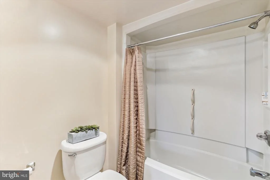 Photo of Unit 1424 at 15101 INTERLACHEN DRIVE