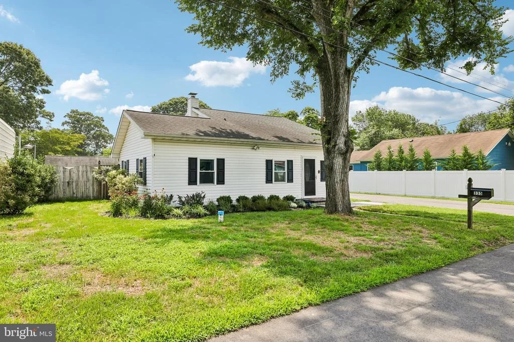 Photo of 335 BEACH AVENUE