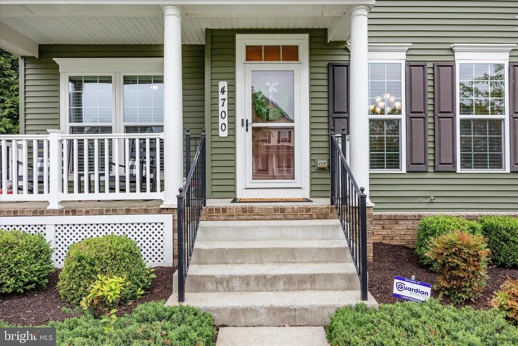 Photo of 4700 PULLER DRIVE